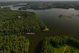 Участок возле водохранилища