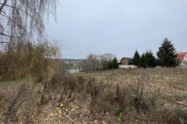 Участок  у воды в Истре.