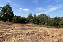 Участок  у воды в Истре.