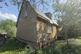Дом у реки Снегирёвки  в Манихино.