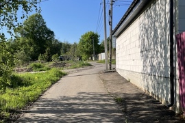 Участок  у воды в Истре.
